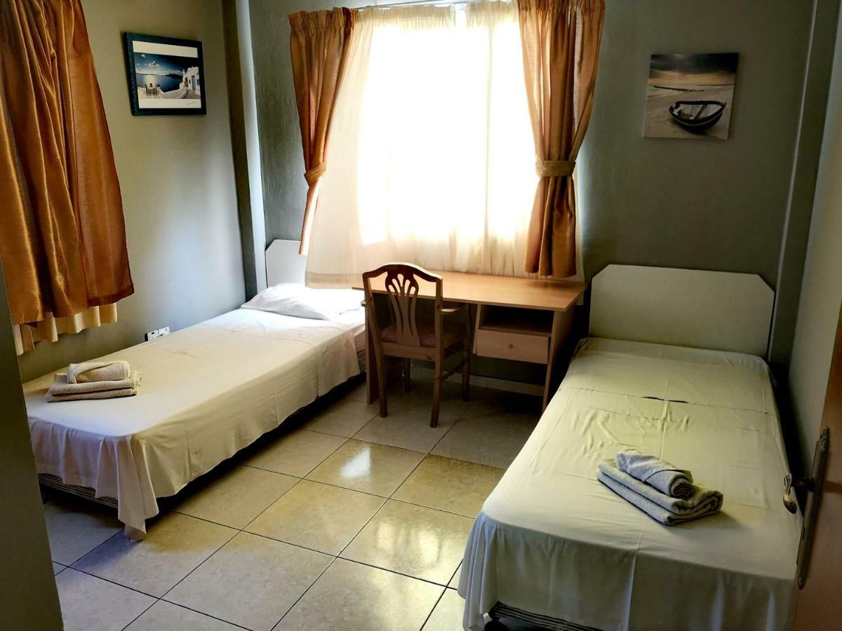 Faneromeni Court Apartment Paphos Ngoại thất bức ảnh