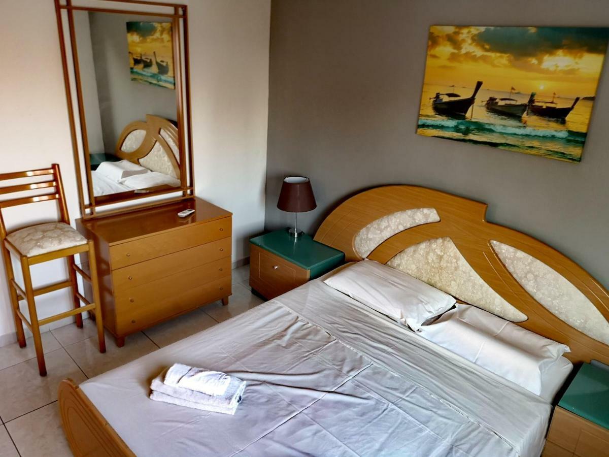 Faneromeni Court Apartment Paphos Ngoại thất bức ảnh