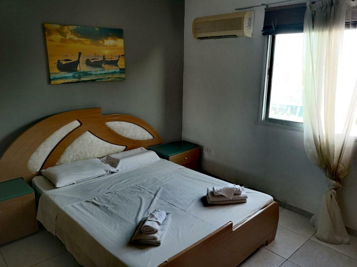 Faneromeni Court Apartment Paphos Ngoại thất bức ảnh